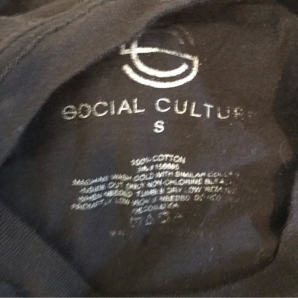𝅺SOCIAL Culture cropped women’s black T-shirt size small. - Picture 3 of 3